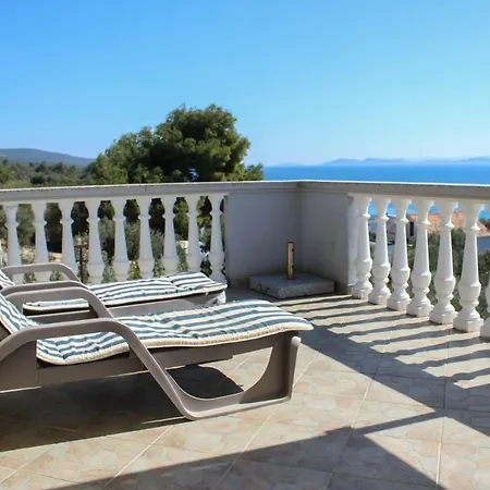 Robinzon Kuca Vila Valentina Holiday home *